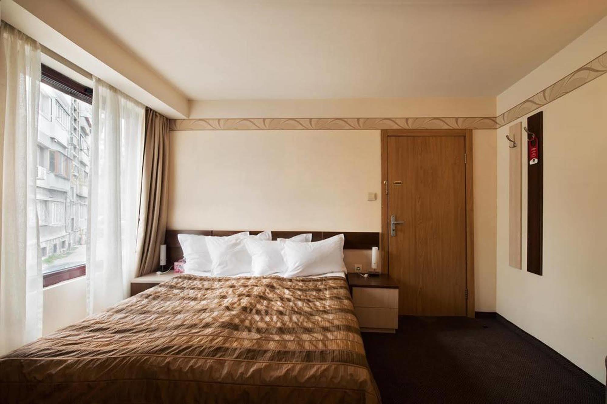 Hugo Hotel Varna Extérieur photo