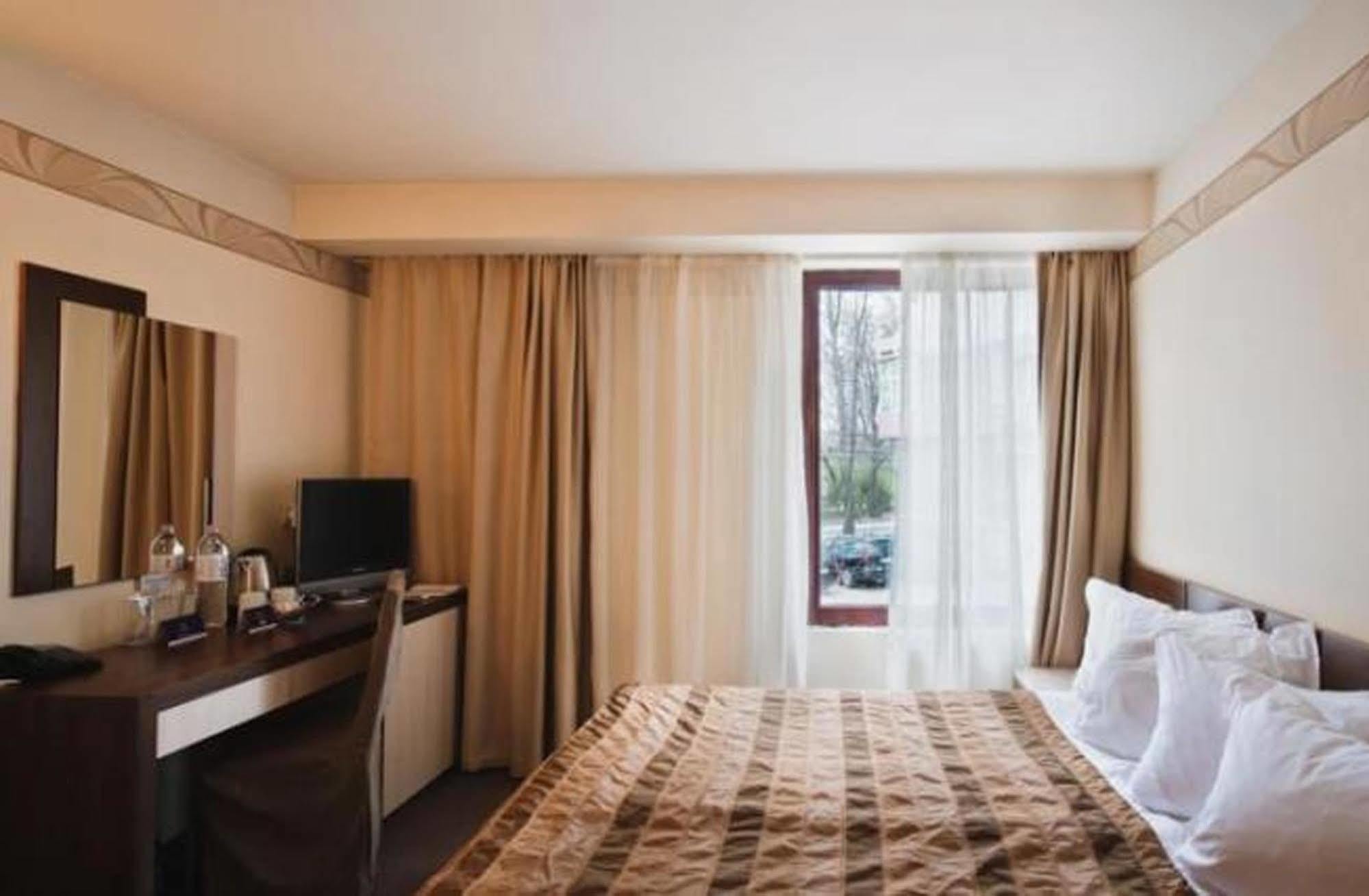 Hugo Hotel Varna Extérieur photo